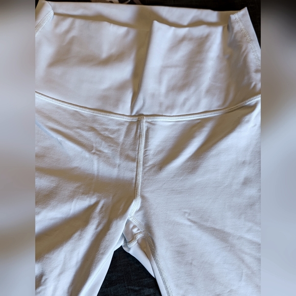 EUC Lululemon Wunder Under Leggings - Picture 2 of 4